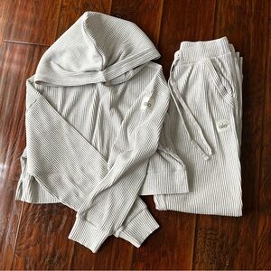 Alo Yoga Muse Set, Bone